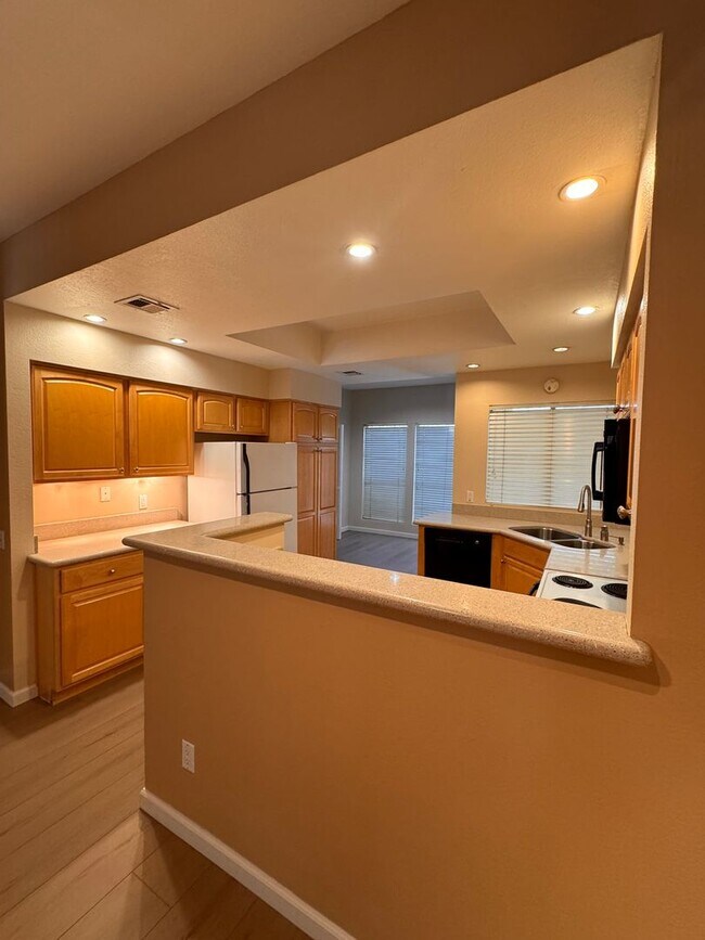Building Photo - Live in the Heart of Downtown Phoenix