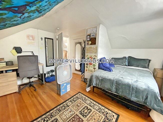 Building Photo - 76 Curtis St