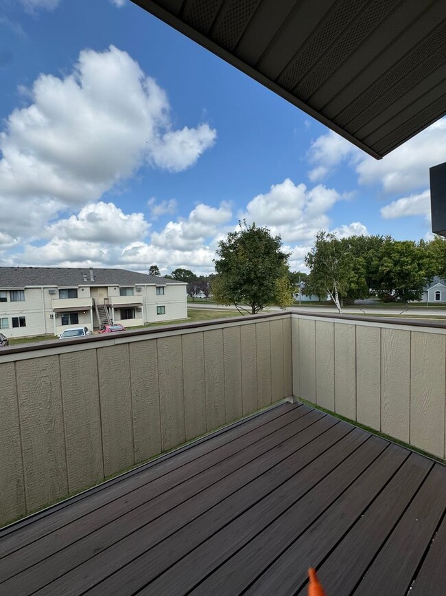 Building Photo - Bring in the NEW YEAR! NW Valleyhigh 2 bed...