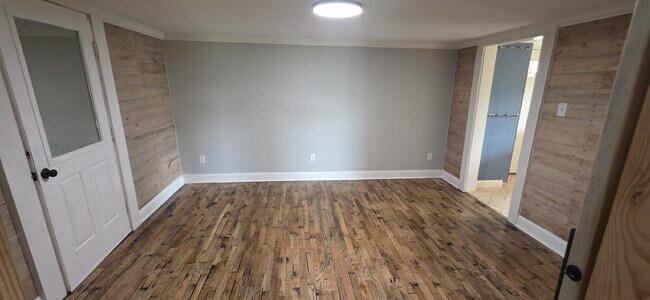 Building Photo - Cute 2 bedroom/ 1.5 bath single family home for rent in a quiet country setting but minutes from ...