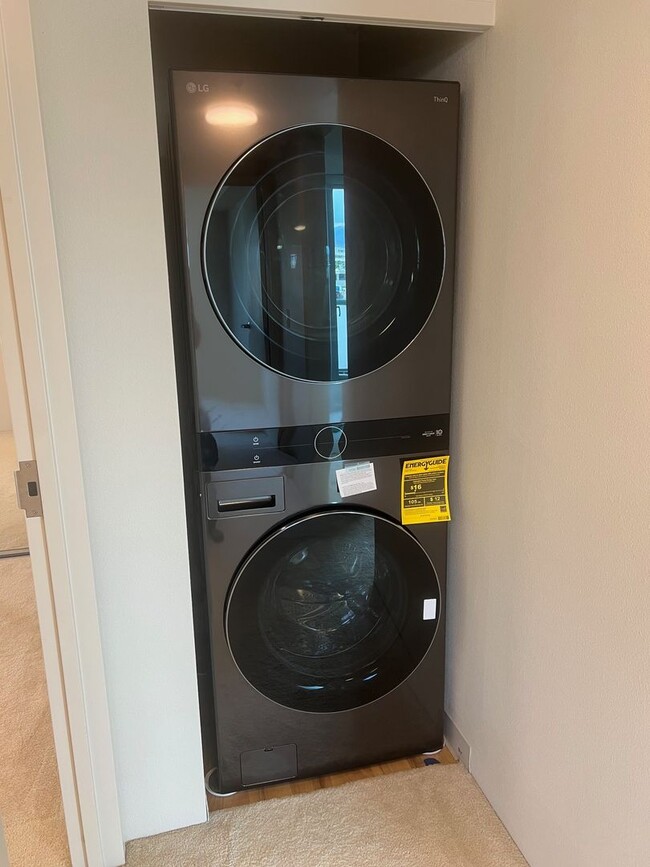 Building Photo - Country Club Village 6 - 2 Bedroom 1 Bath 2 Parking with Washer/Dryer in Unit