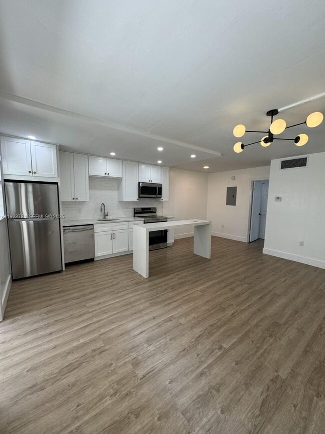 Primary Photo - 1720 Cleveland St