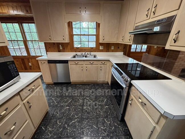 Building Photo - 200 Indian Creek Dr