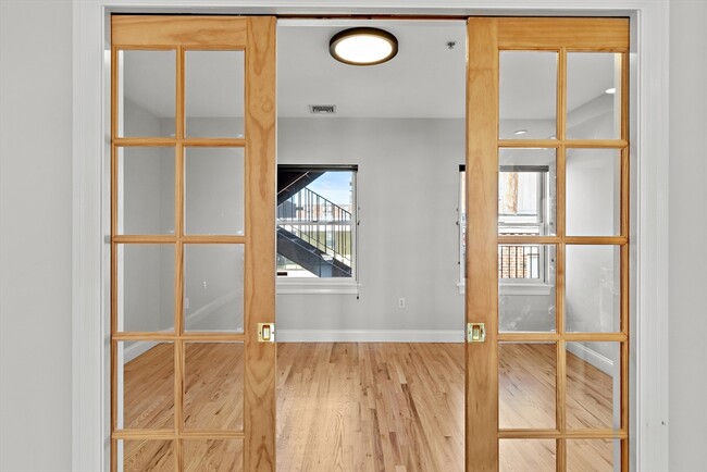 Building Photo - 877 Harrison Ave
