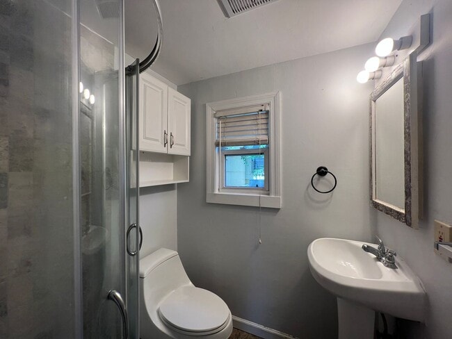 Building Photo - 1609 14th Ave W