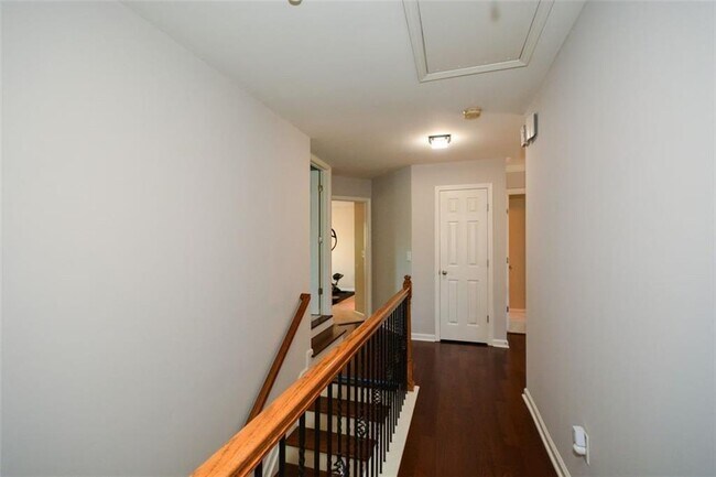 Building Photo - 100 Northbrooke Trace