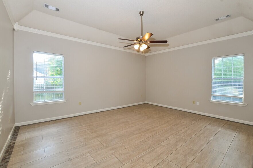 Building Photo - 6741 Crystal Dr