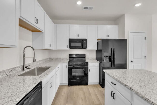 Building Photo - New Construction 3BR/2.5BA Townhome with Loft in Downtown Travelers Rest