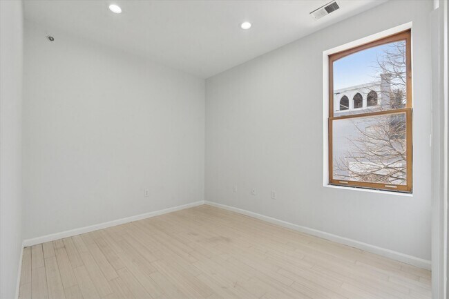 Building Photo - 1919 W Diamond St