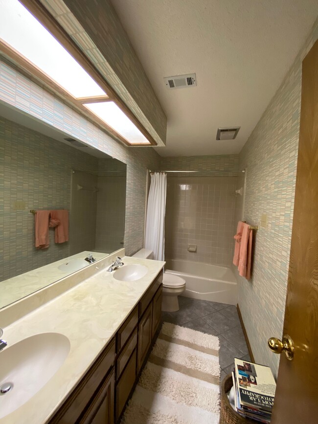 Building Photo - 5943 Cape Coral Dr