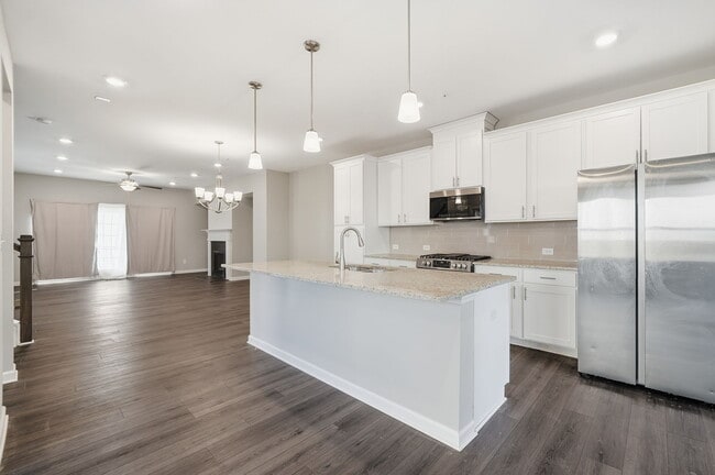 Building Photo - 318 Commons Ave