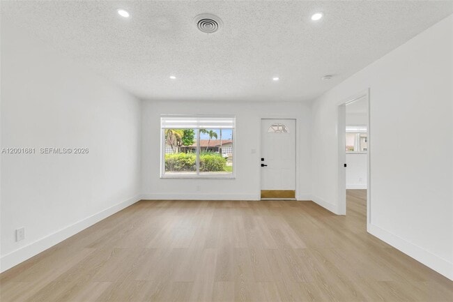 Building Photo - 1611 NE 50th Ct