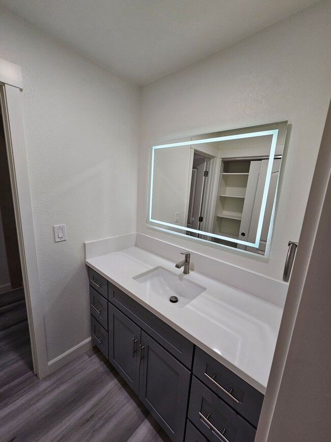 Building Photo - Gorgeous PRIVATE GATED COMMUNITY 3 Bed/2.5 Bath Townhome in Terrace Hills - San Jose