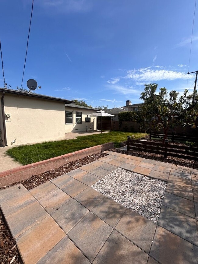 Building Photo - 13215