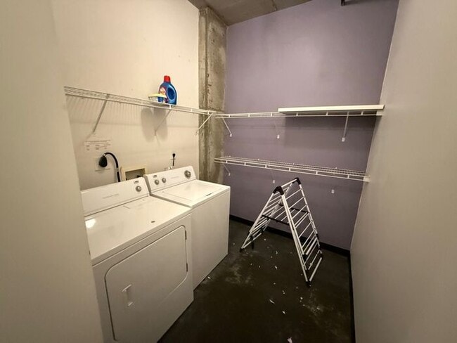 Building Photo - Modern Loft Living in the Heart of Downtown Atlanta