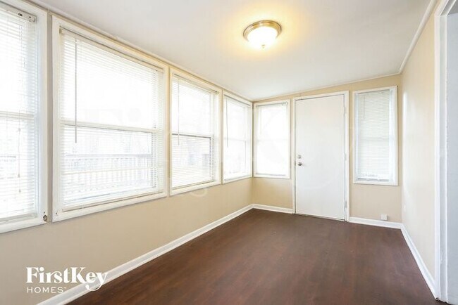 Building Photo - 374 Oswego St