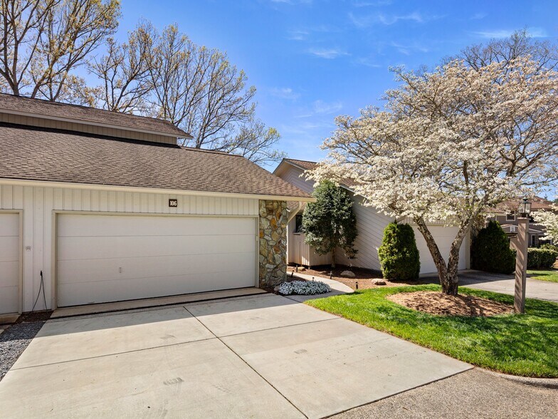 Building Photo - 106 Clubwood Ct