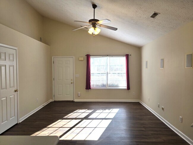 Building Photo - 3 Bedroom Ranch in Great Acres 251024