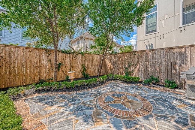 Building Photo - 5811 Kiam St