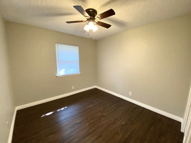 Building Photo - Sleek and Updated! Broken Arrow 3 Bedroom ...