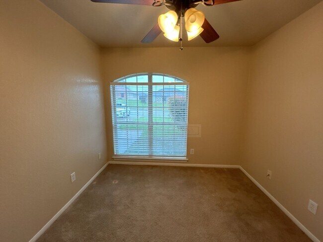 Building Photo - 2505 Southwood Dr