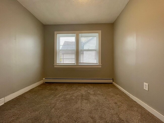 Building Photo - Wonderful 5 Bedroom 1.5 Bathroom Home in Minneapolis!