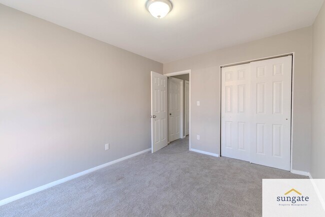 Building Photo - 4254 Cayuga Rd