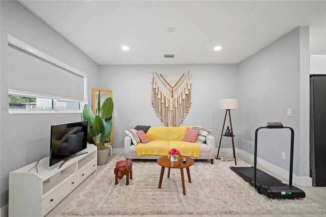 Building Photo - 16101 NE 11th Ave