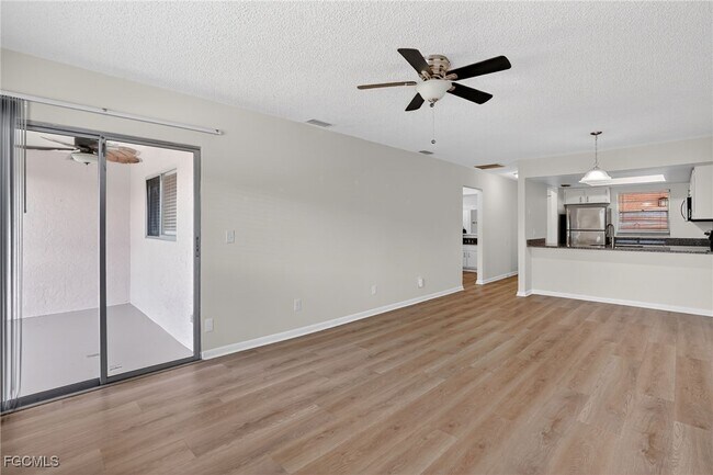 Building Photo - 630-636 SE 13th Pl