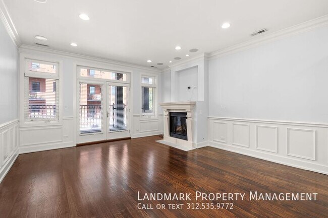 Building Photo - 2257 W Belmont Ave