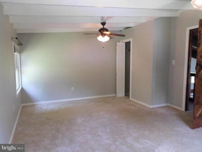 Building Photo - 229 Sunset Ln