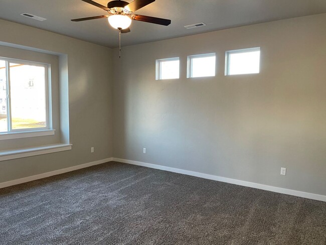 Building Photo - Single Level 4 Bedroom 2 Bathroom Home in Nampa