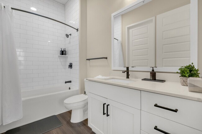 Building Photo - 1223 E Plant St