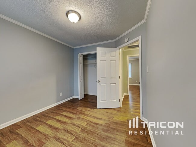 Building Photo - 8404 Sills Ct
