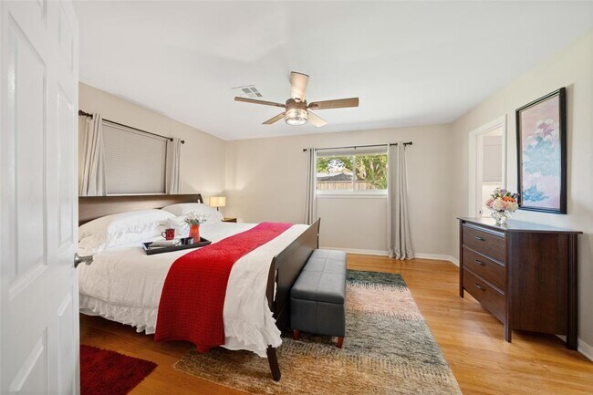 Building Photo - 2523 Droxford Dr