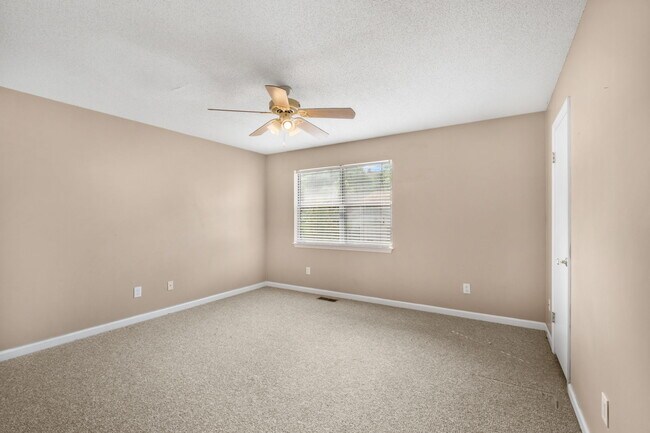 Building Photo - 1723 13th Ct S