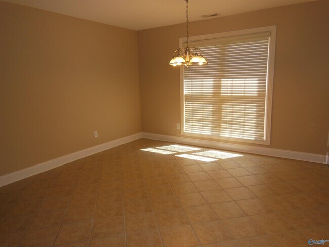 Building Photo - 2604 Little Cove Rd