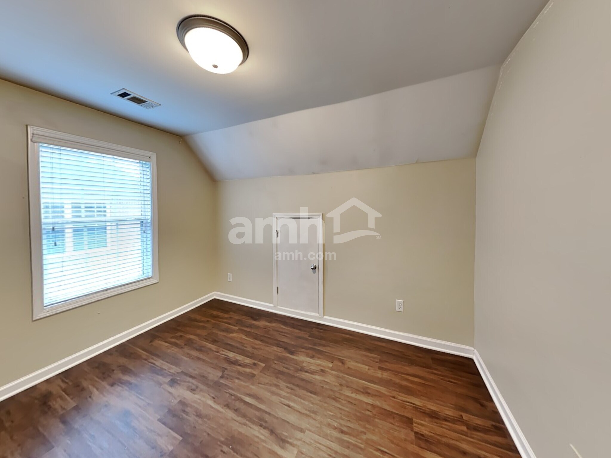Building Photo - 907 Yancey Ct