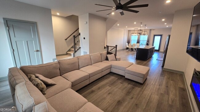 Building Photo - 115 Climbing Ivy Cir