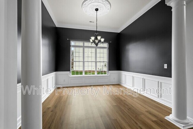 Building Photo - 11012 Southfield Dr