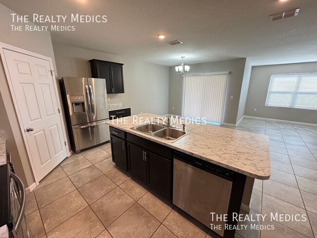 Building Photo - 1028 Salina St SE