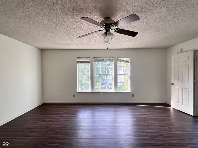 Building Photo - 10400 Hickory Hill Dr