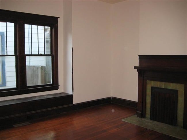 Building Photo - 319 Park Ave