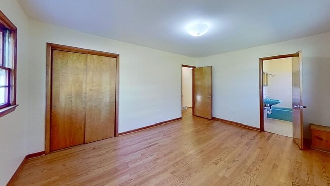 Building Photo - 315 W Main St