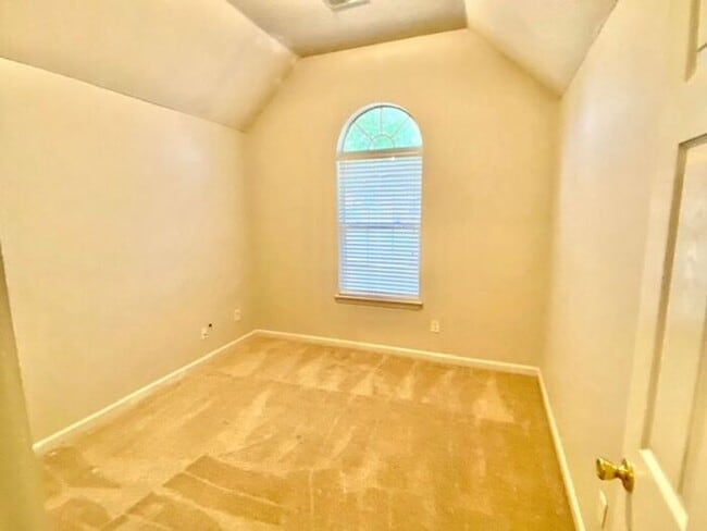 Building Photo - Now Leasing A 3 Bedroom 2 Bath Home In Cor...