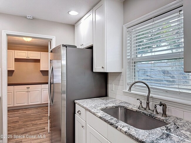 Building Photo - 170 Moore Ave