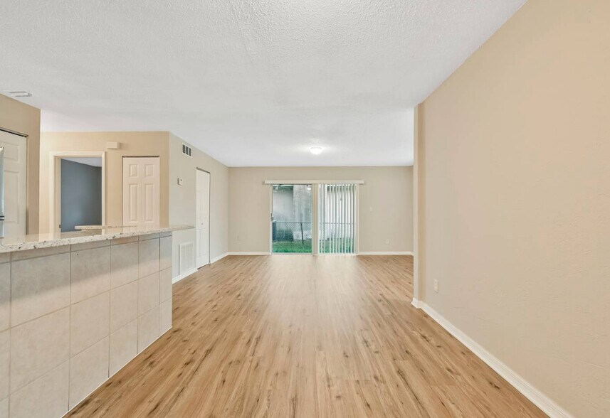 Building Photo - 1310 Celia Way