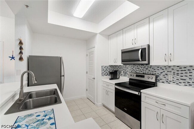 Building Photo - 9025 Colby Dr