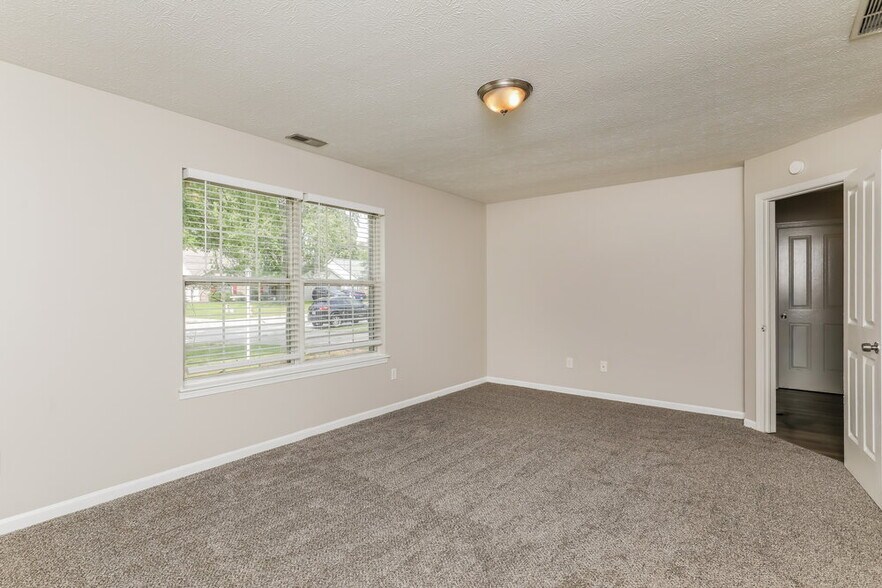 Building Photo - 1010 E Killian Dr