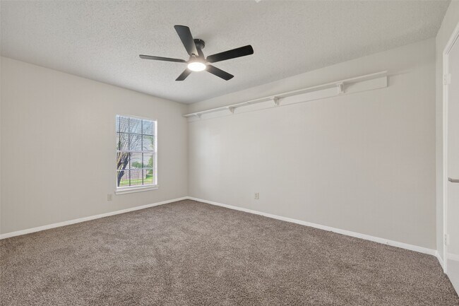 Building Photo - 21215 Park Bluff Dr